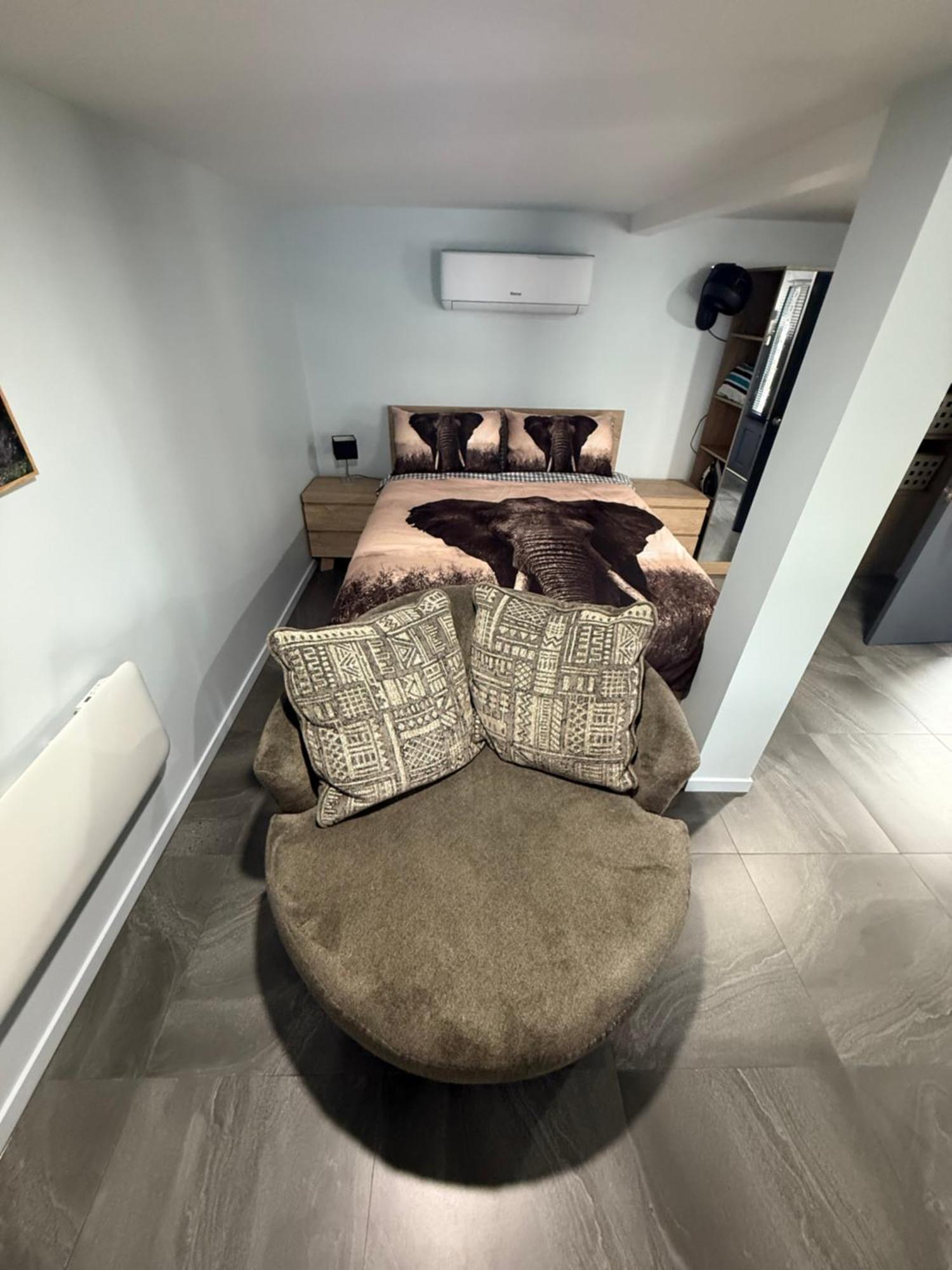 فندق Bee House Dinmore المظهر الخارجي الصورة